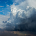 Waarom kleurt de lucht soms groen vlak voor een zomeronweer?