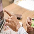Mag een webwinkel extra kosten rekenen als je met iDEAL of creditcard betaalt in 2026