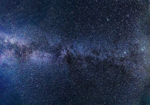 Hoe bepaal je het verschil tussen sterren en planeten aan de nachtelijke hemel?